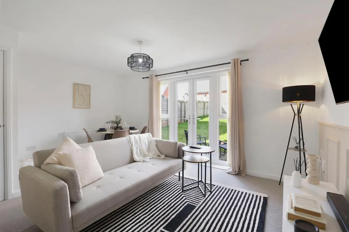 Feriehus Newcastle Spacious 3-Bedroom Semi-Detached House With Parking, Sleeps 8, By Urban Pinnacle Stays