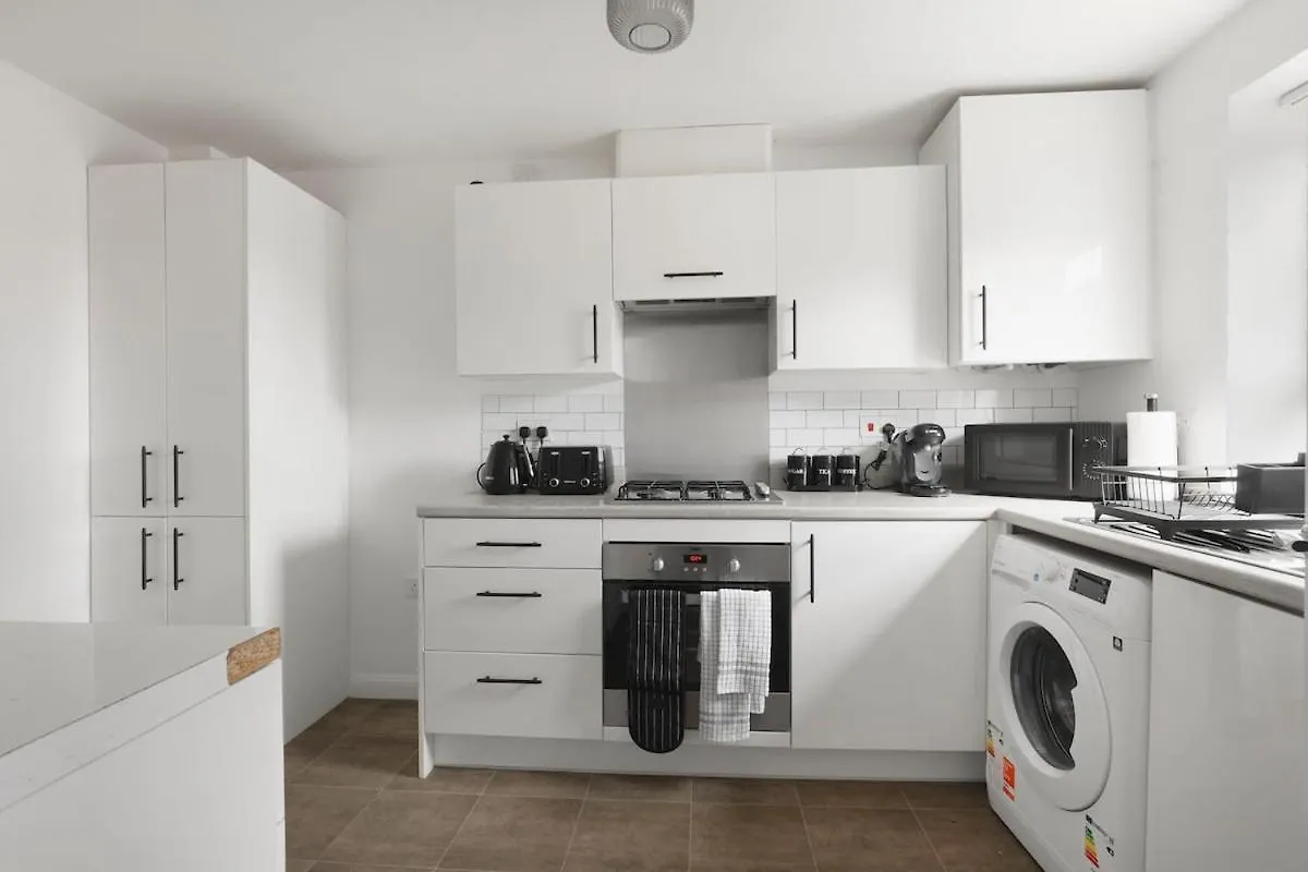 Newcastle Spacious 3-Bedroom Semi-Detached House With Parking, Sleeps 8, By Urban Pinnacle Stays Storbritannien