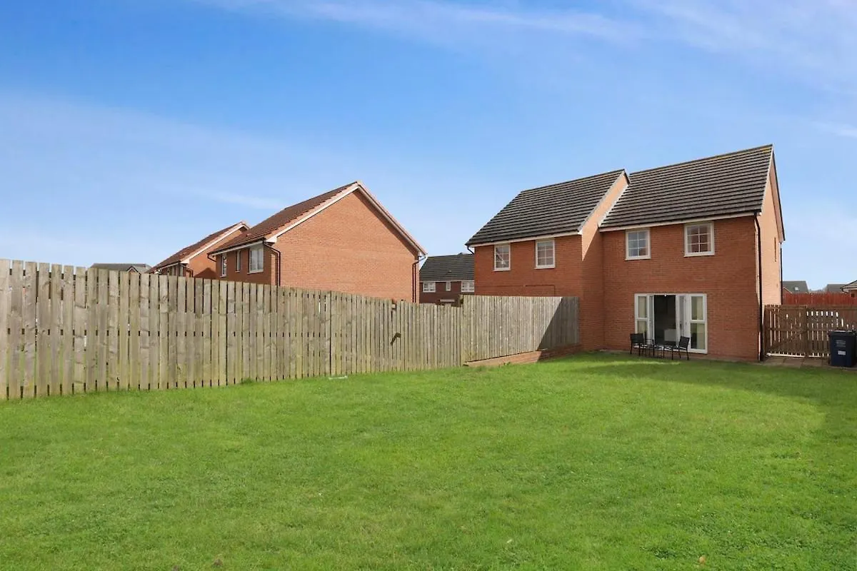 Newcastle Spacious 3-Bedroom Semi-Detached House With Parking, Sleeps 8, By Urban Pinnacle Stays Feriehus Newcastle upon Tyne