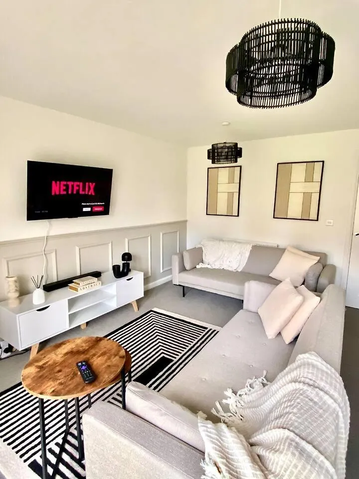 Newcastle Spacious 3-Bedroom Semi-Detached House With Parking, Sleeps 8, By Urban Pinnacle Stays location