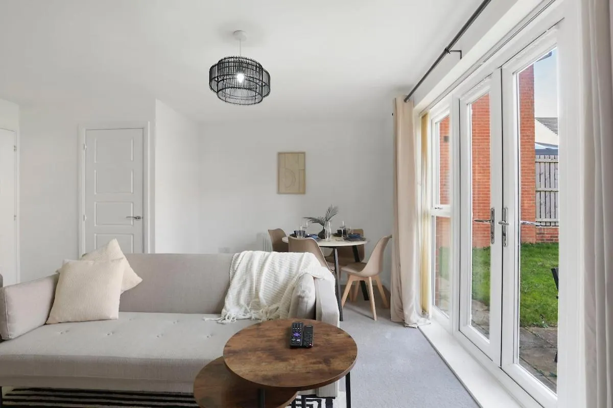 Newcastle Spacious 3-Bedroom Semi-Detached House With Parking, Sleeps 8, By Urban Pinnacle Stays 0*, Newcastle upon Tyne Storbritannien