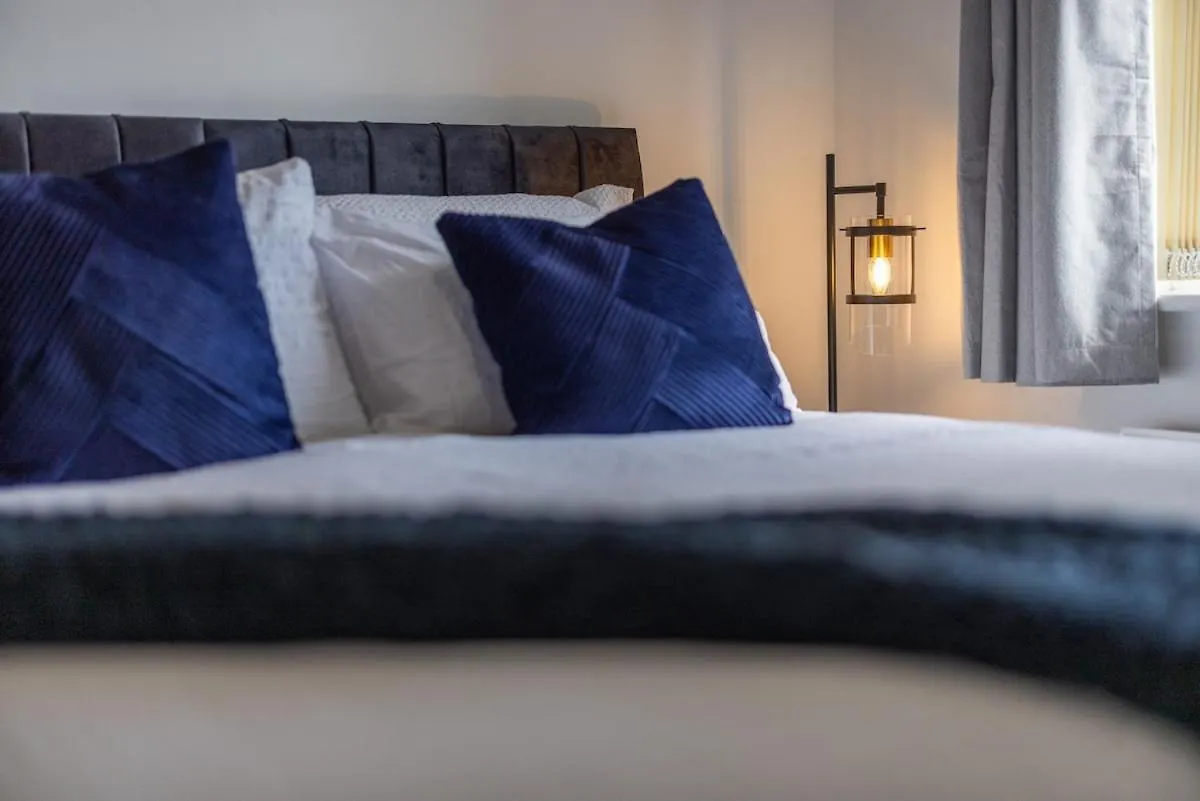 Feriehus Newcastle Spacious 3-Bedroom Semi-Detached House With Parking, Sleeps 8, By Urban Pinnacle Stays