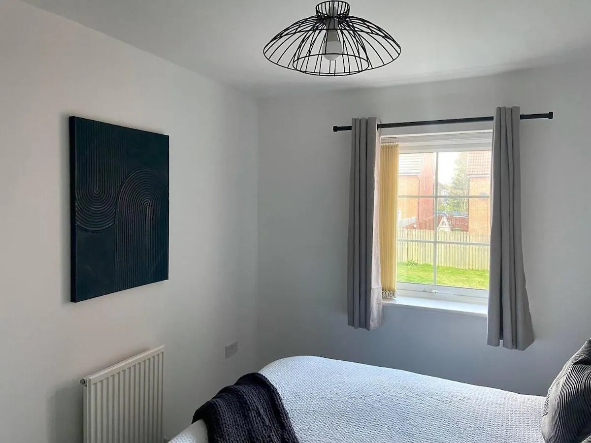 Newcastle Spacious 3-Bedroom Semi-Detached House With Parking, Sleeps 8, By Urban Pinnacle Stays Storbritannien