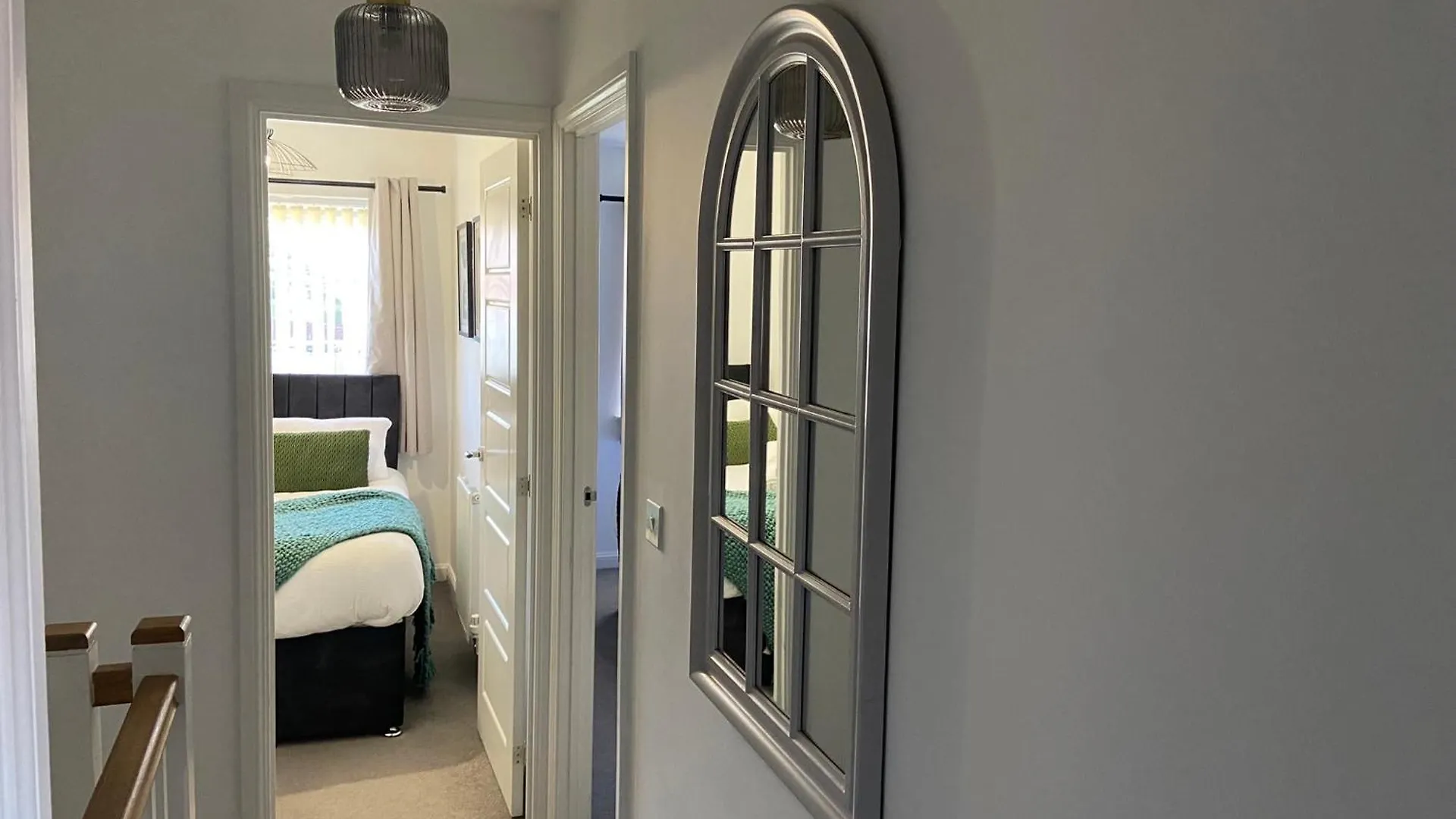 Newcastle Spacious 3-Bedroom Semi-Detached House With Parking, Sleeps 8, By Urban Pinnacle Stays 0*, Newcastle upon Tyne
